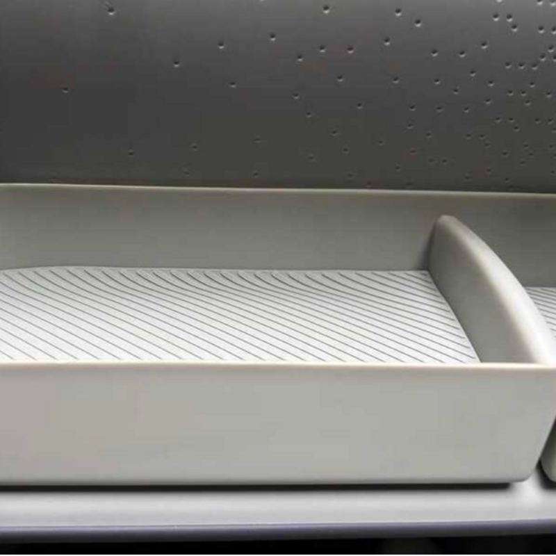 Passenger-side extended storage compartment for Leapmotor B10