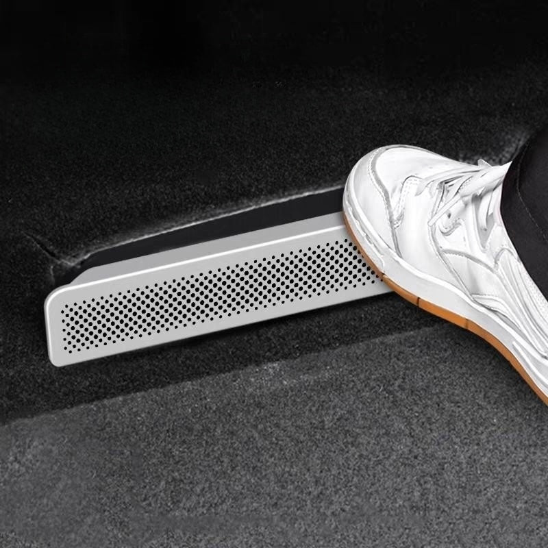 Stainless steel under seat vent cover for Leapmotor B05