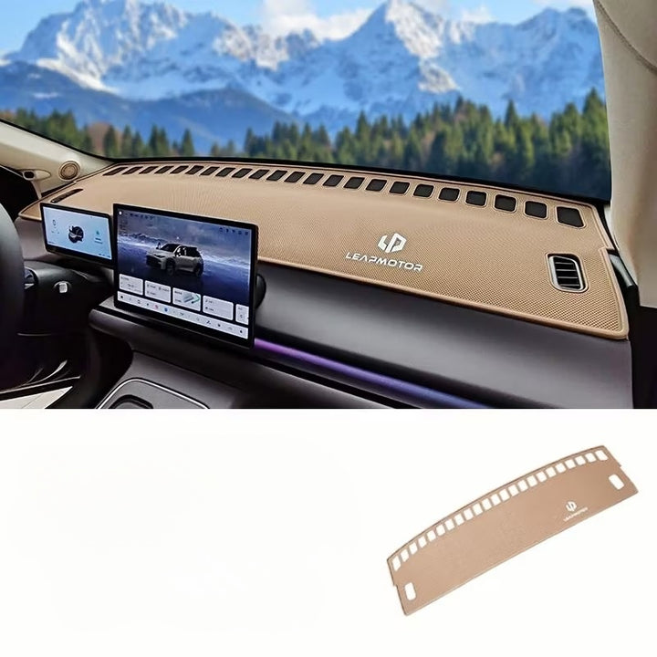 Tapis de tableau de bord en silicone personnalisé pour Leapmotor C10 | Housse de tableau de bord antidérapante
