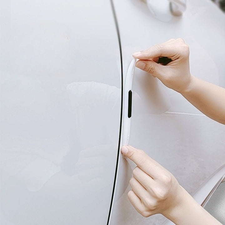 Built-in airbag-compatible silicone bumpers