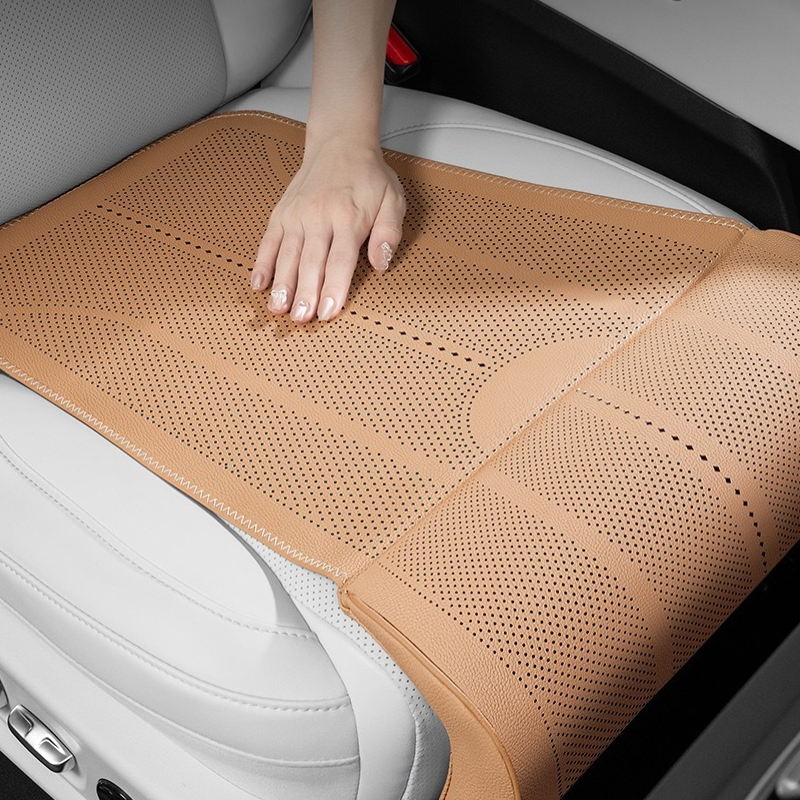 Car seat cushion with built-in leg rest for Leapmotor