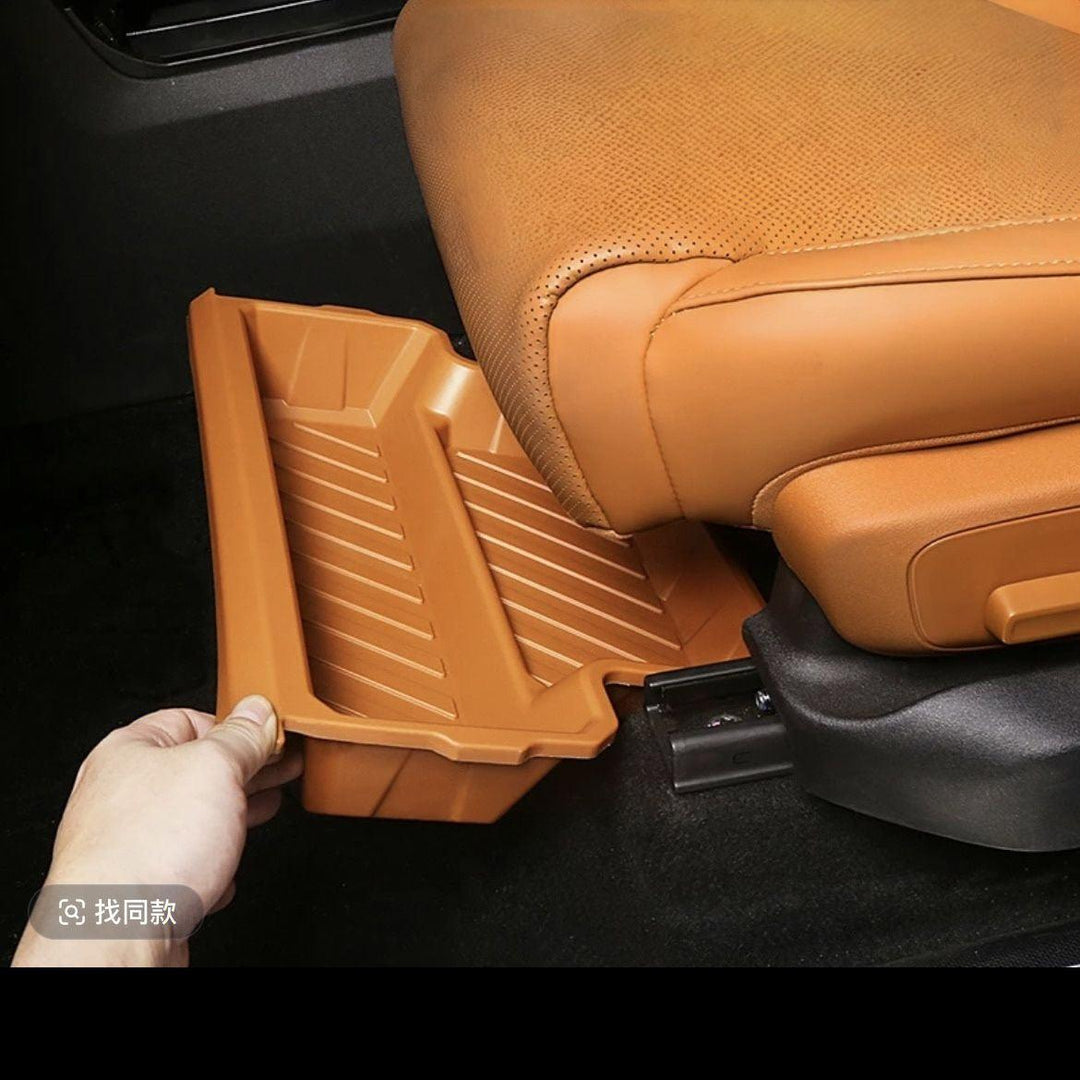 Front underseat storage box for Leapmotor C10